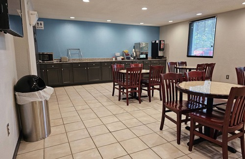 College Park Hotel | Days Inn by Wyndham College Park Airport Best Road