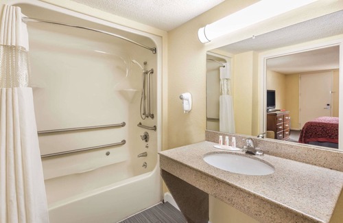 College Park Hotel | Days Inn by Wyndham College Park Airport Best Road