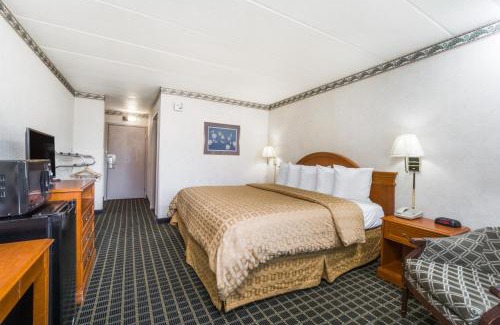 Reynoldsburg Hotel | Days Inn by Wyndham Columbus East Airport