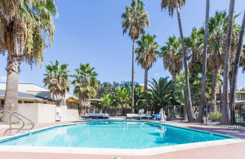 Davis Hotel | Prodigy Hotel, a Days Inn by Wyndham