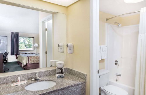 Enterprise Hotel | Days Inn by Wyndham Enterprise