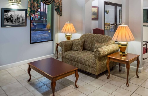 Enterprise Hotel | Days Inn by Wyndham Enterprise