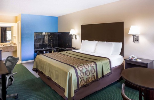 Enterprise Hotel | Days Inn by Wyndham Enterprise