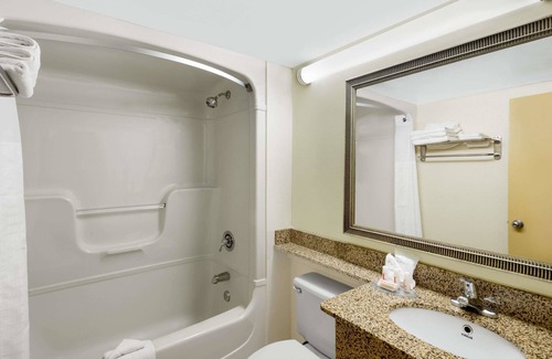 Geneva Hotel | Days Inn by Wyndham Geneva/Finger Lakes
