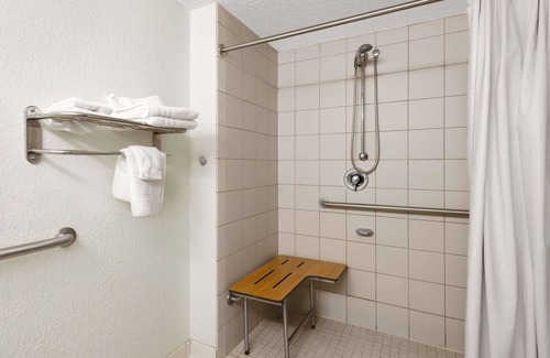 Geneva Hotel | Days Inn by Wyndham Geneva/Finger Lakes