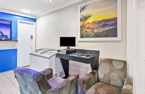 North Shore Hotel | Days Inn by Wyndham Houston East