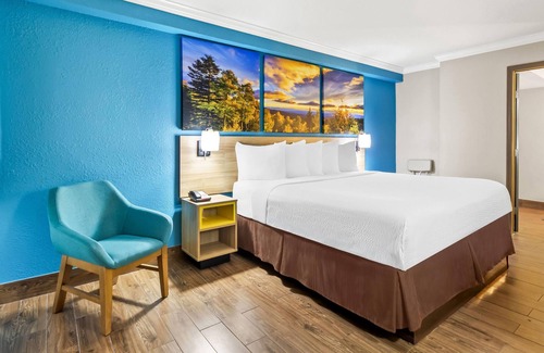 North Shore Hotel | Days Inn by Wyndham Houston East