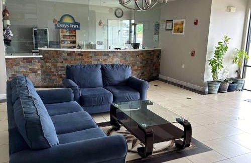 Humble Hotel | Days Inn by Wyndham Humble/Houston Intercontinental Airport