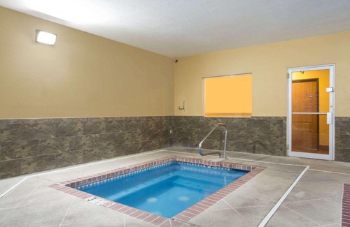 Hurricane Hotel | Days Inn by Wyndham Hurricane/Zion National Park Area