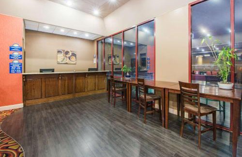 Joplin Hotel | Days Inn by Wyndham Joplin