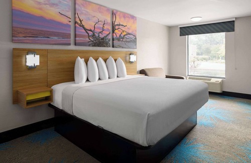 Ladson Hotel | Days Inn by Wyndham Ladson Summerville Charleston
