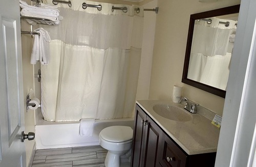 Lincoln Hotel | Days Inn by Wyndham Lincoln