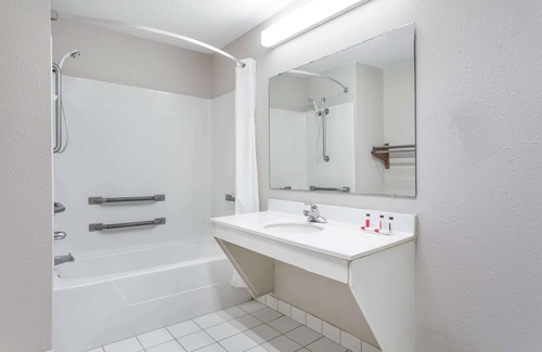 Lugoff Hotel | Days Inn by Wyndham Lugoff
