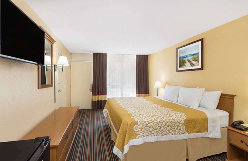 Charleston Hotel | Days Inn by Wyndham Mt Pleasant-Charleston-Patriots Point