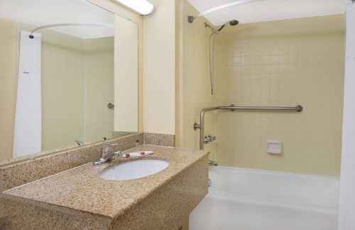 Charleston Hotel | Days Inn by Wyndham Mt Pleasant-Charleston-Patriots Point