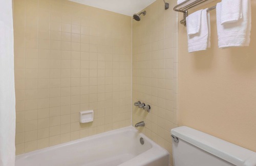 Charleston Hotel | Days Inn by Wyndham Mt Pleasant-Charleston-Patriots Point