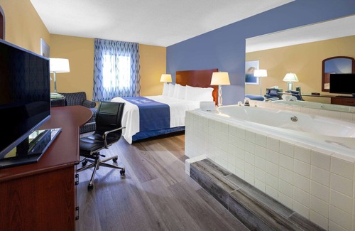 Milan Hotel | Days Inn by Wyndham Milan Sandusky South