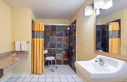 West San Antonio Hotel | Days Inn by Wyndham Near Seaworld San Antonio
