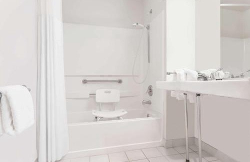 Ocean Shores Hotel | Days Inn by Wyndham Ocean Shores