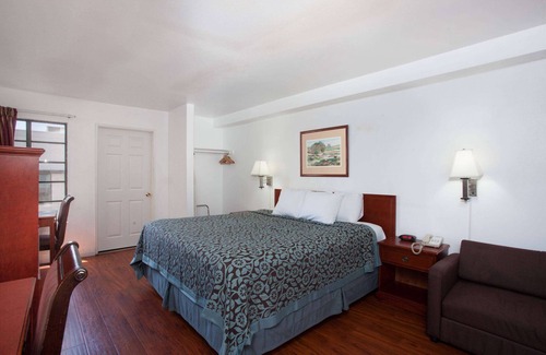Orange Hotel | Days Inn by Wyndham Orange Anaheim