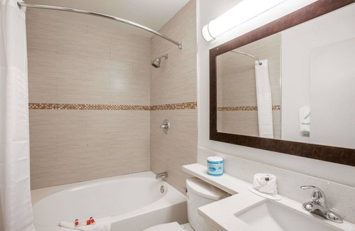 Orange Hotel | Days Inn by Wyndham Orange Anaheim