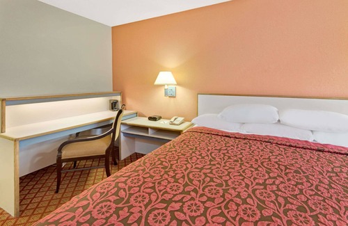 Overland Park Hotel | Days Inn by Wyndham Overland Park/Metcalf/Convention Center