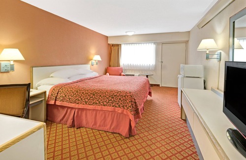 Overland Park Hotel | Days Inn by Wyndham Overland Park/Metcalf/Convention Center