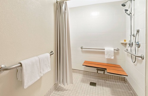 Overland Park Hotel | Days Inn by Wyndham Overland Park/Metcalf/Convention Center