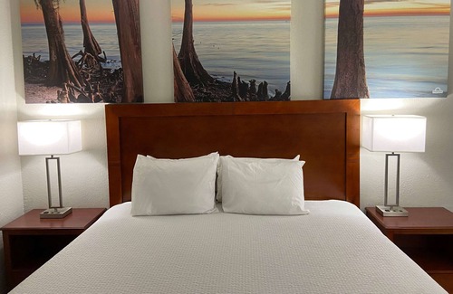 Ozark Hotel | Days Inn by Wyndham Ozark