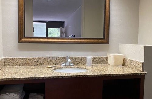 Ozark Hotel | Days Inn by Wyndham Ozark