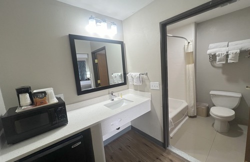 Estrella Hotel | Days Inn by Wyndham Phoenix West