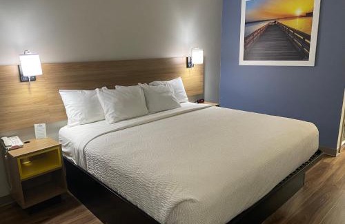 Portland Hotel | Days Inn by Wyndham Portland/Corpus Christi