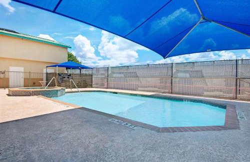 North San Antonio - SAT Hotel | Days Inn by Wyndham San Antonio Airport