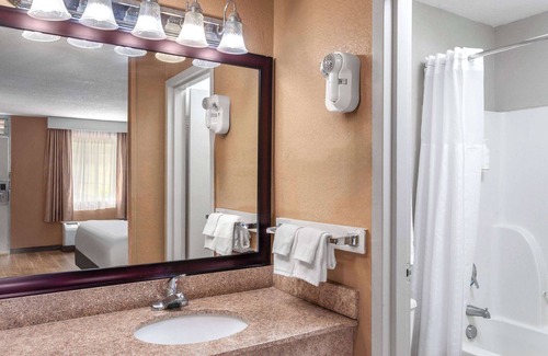 Shelby Hotel | Days Inn by Wyndham Shelby