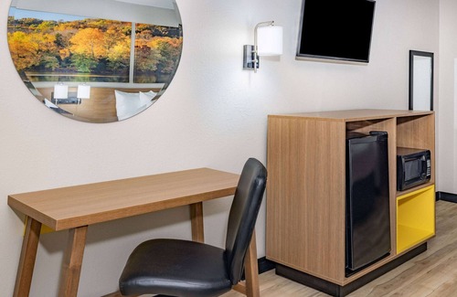 Arcadia Hotel | Days Inn by Wyndham Spartanburg Waccamaw