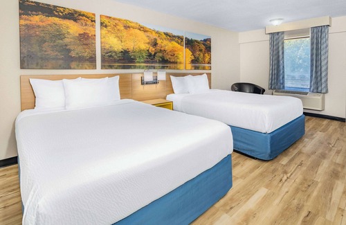 Arcadia Hotel | Days Inn by Wyndham Spartanburg Waccamaw