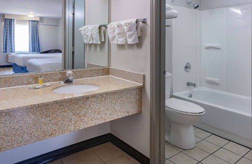 Arcadia Hotel | Days Inn by Wyndham Spartanburg Waccamaw