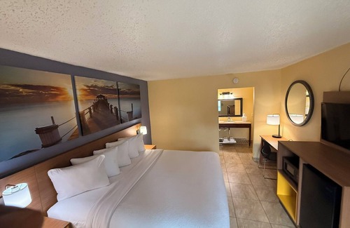 St. Petersburg - Clearwater Hotel | Days Inn by Wyndham St. Petersburg / Tampa Bay Area