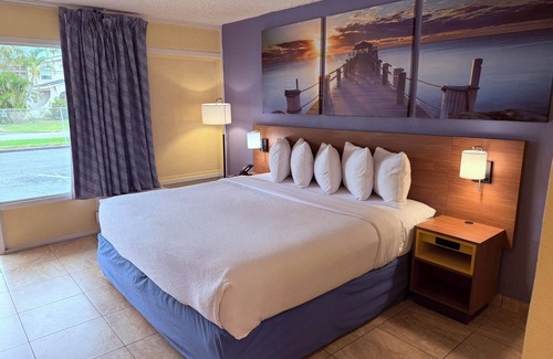 St. Petersburg - Clearwater Hotel | Days Inn by Wyndham St. Petersburg / Tampa Bay Area
