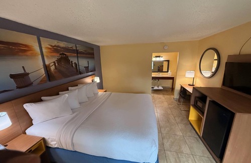 St. Petersburg - Clearwater Hotel | Days Inn by Wyndham St. Petersburg / Tampa Bay Area