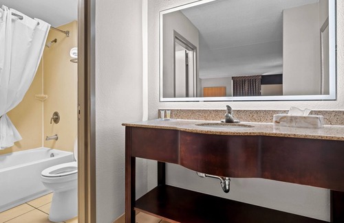 Statesboro Hotel | Days Inn by Wyndham Statesboro