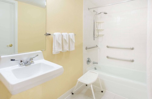 Staunton Hotel | Days Inn by Wyndham Staunton