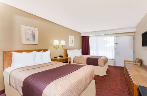 Staunton Hotel | Days Inn by Wyndham Staunton