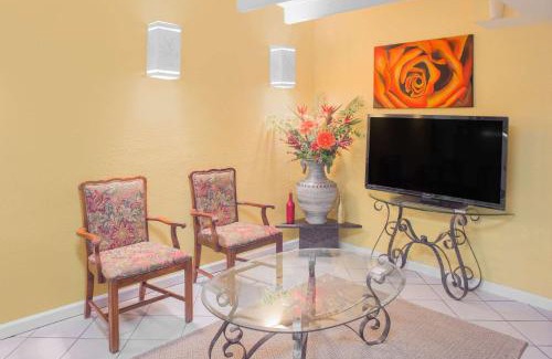Griffin Heights Hotel | Days Inn by Wyndham Tallahassee University Center