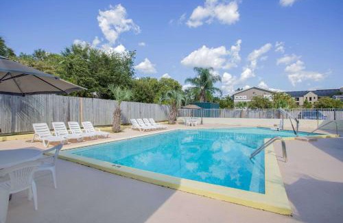 Griffin Heights Hotel | Days Inn by Wyndham Tallahassee University Center