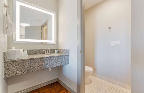 Thornton Hotel | Days Inn by Wyndham Thornton