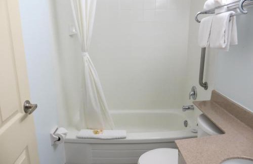 Northeast Mississauga Hotel | Days Inn by Wyndham Toronto West Mississauga