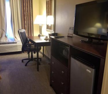Tulsa Hotel | Days Inn by Wyndham Tulsa Central