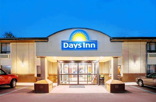 Iselin Hotel | Days Inn by Wyndham Iselin / Woodbridge
