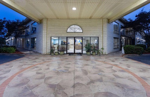 Arcadia Hotel | Days Inn by Wyndham Spartanburg Waccamaw